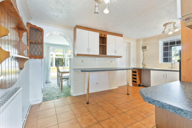 4 bed Semi-Detached for sale Image 6