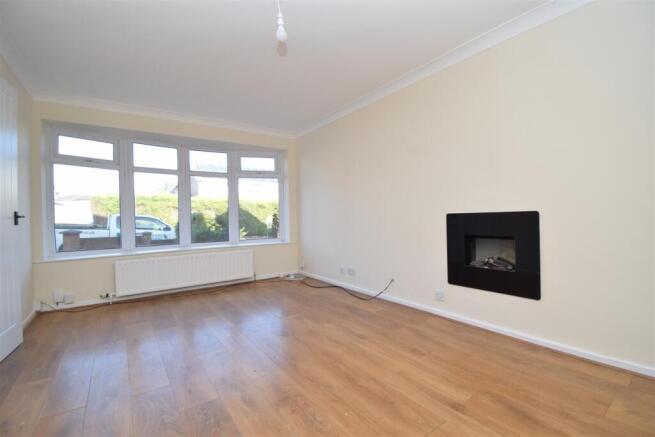 3 bed Detached to rent Image 4