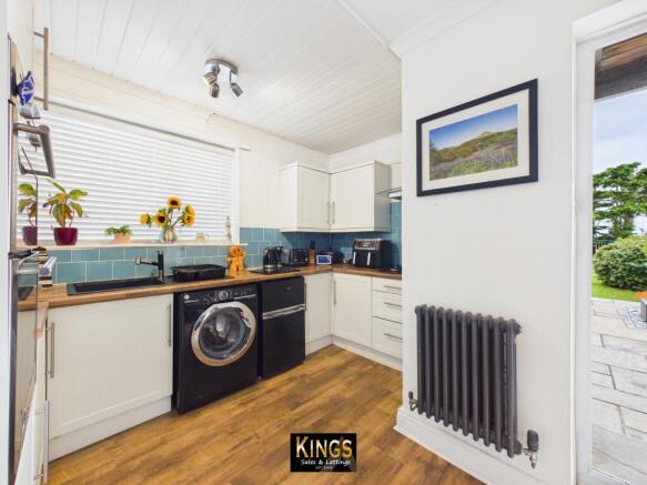 3 bed Semi-Detached for sale Image 3