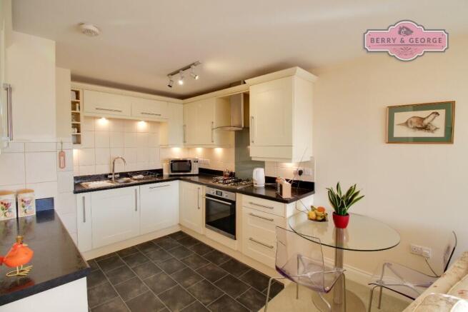 KITCHEN / DINER