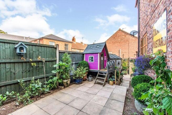 Enclosed Rear Yard