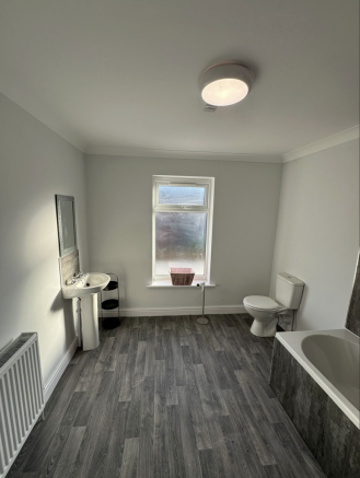 3 bed House to rent Image 7