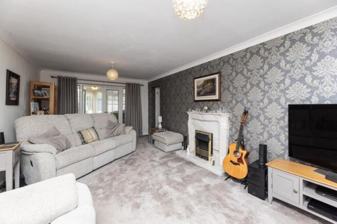 5 bed Detached for sale Image 10