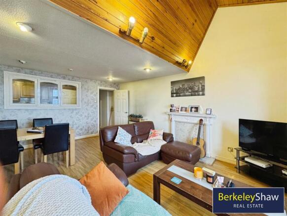 Living/dining room (3)