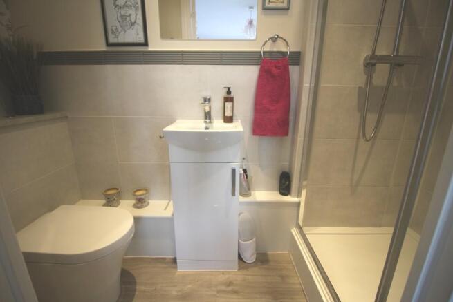 EN SUITE SHOWER / WC