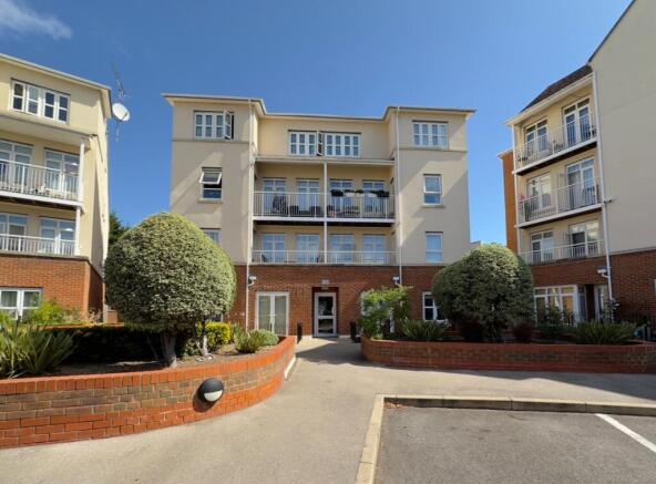 2 Bedroom Flat for SALE in N20