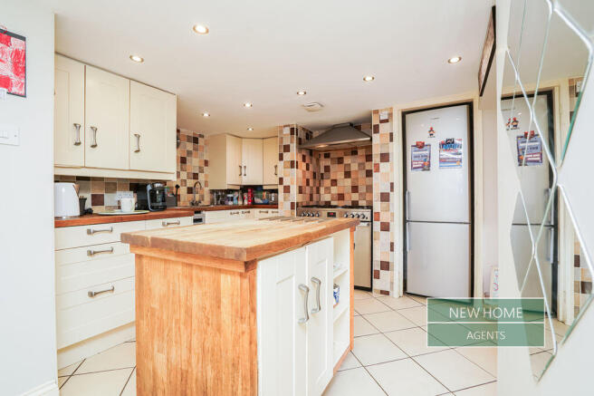 3 bed Semi-Detached for sale Image 7