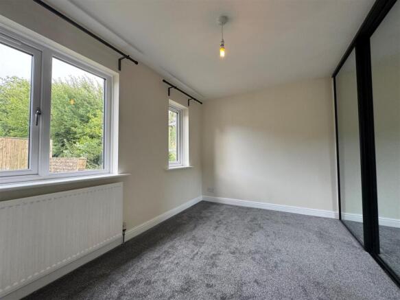 2 bed Town House to rent Image 8