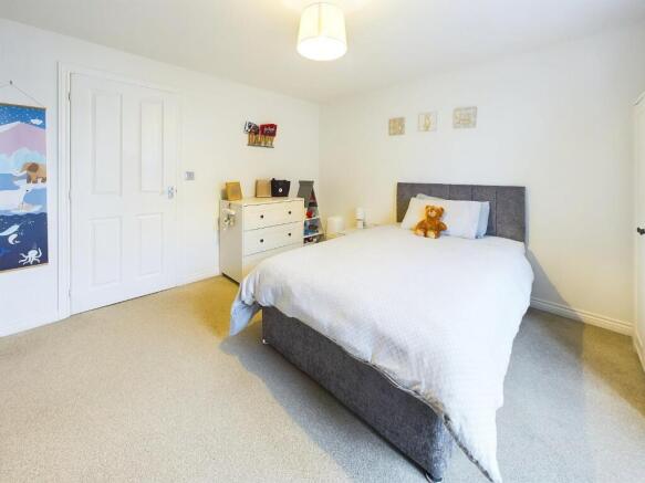 4 bed Town House for sale Image 8