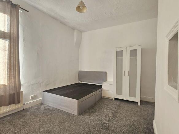 2 bed Terraced to rent Image 9