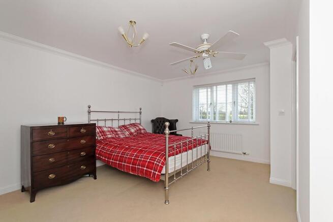 Den-Master-Bed_1.jpg