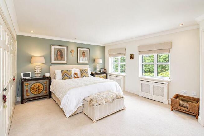 5 bed Detached for sale Image 9