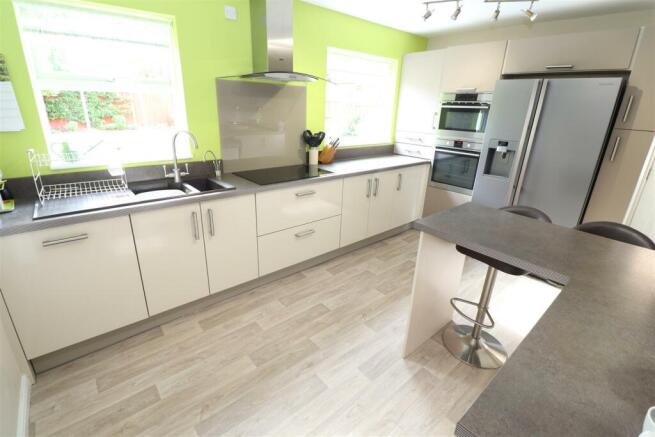 Kitchen / Breakfast Room