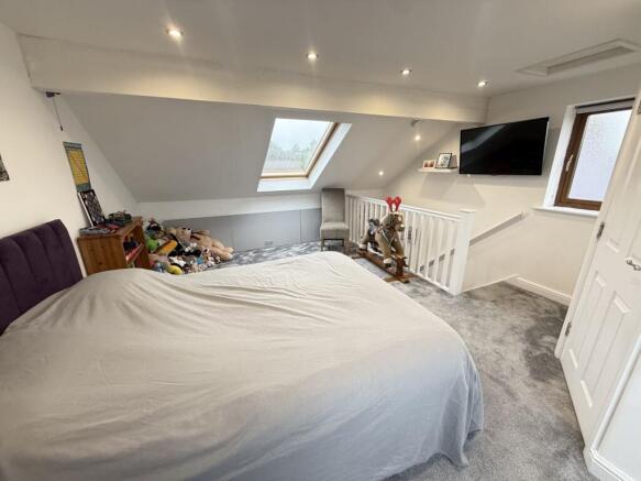 3 bed Semi-Detached for sale Image 11