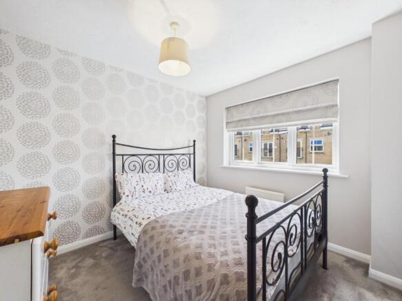 3 bed Town House for sale Image 9