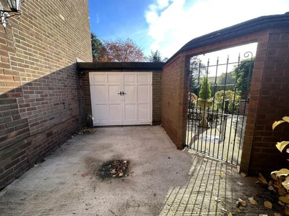 garage 1.jpg