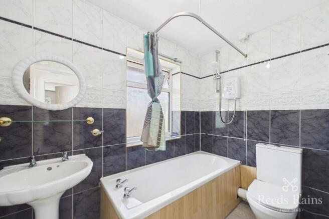 4 bed Detached to rent Image 9