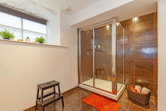 Bedroom 1 En Suite-2.jpg