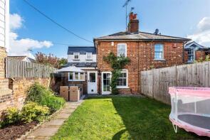 24, Middle Road, Leatherhead KT22 7HN