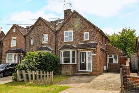 Woodside Road, Chiddingfold, Godalming, Surrey, GU8