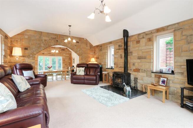 Living Room3.jpg