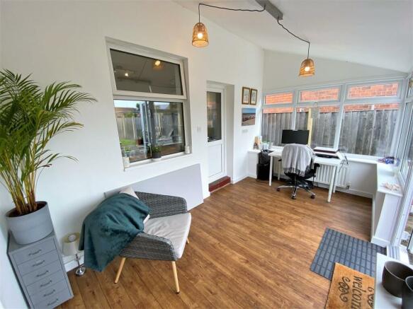 Sizeable Dining/ Sun Room 107