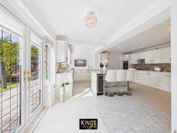 4 bed Detached for sale Image 8
