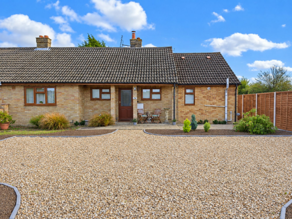 2-bed semi-detached on Pear Tree Close, Fenstanton, Cambridgeshire., £350,000