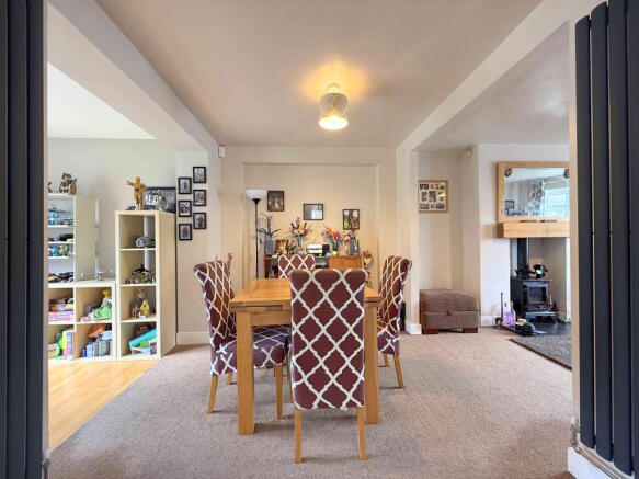 3 bed Semi-Detached for sale Image 6