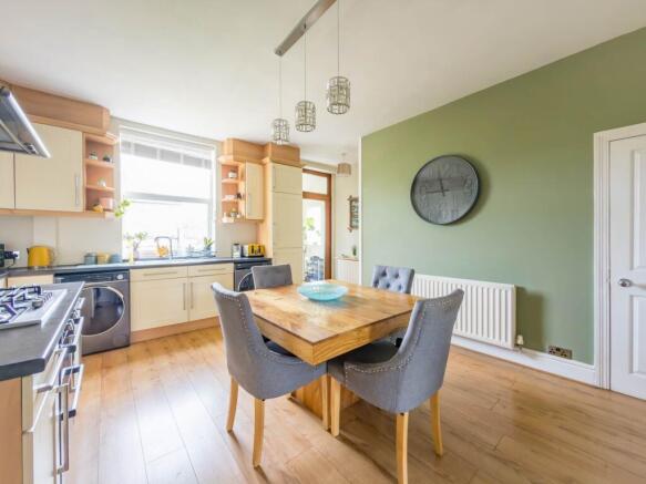 4 bed Semi-Detached for sale Image 5