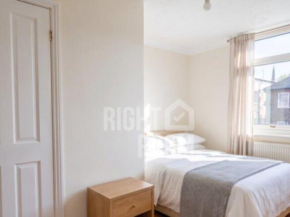 room-4-71-seyssel-street-e14-3eh-1066319