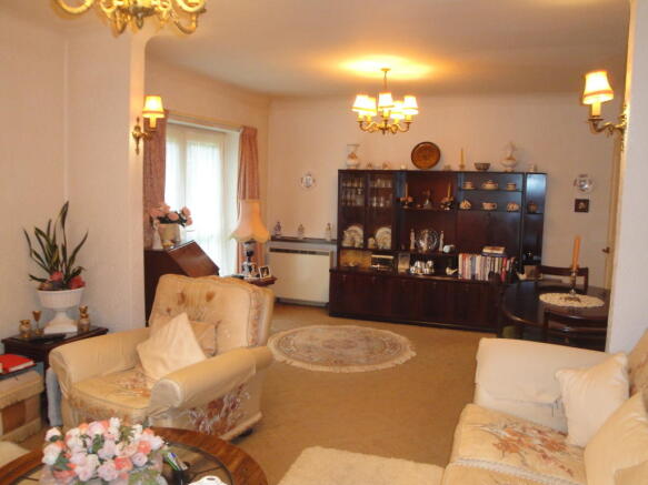 lounge/dining room
