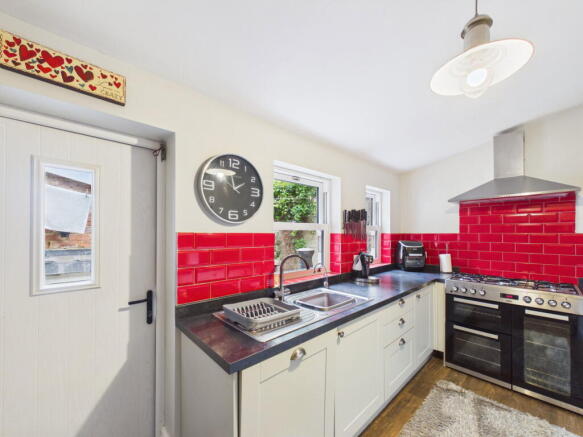 6 bed Semi-Detached for sale Image 6