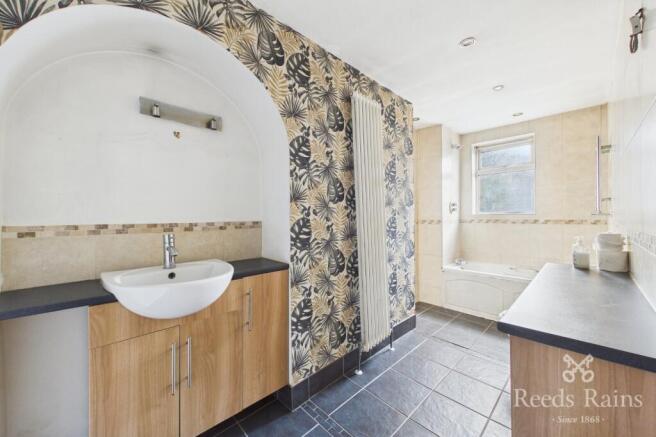 3 bed Terraced for sale Image 4