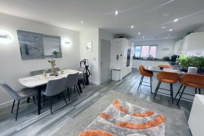4 bed Detached for sale Image 10