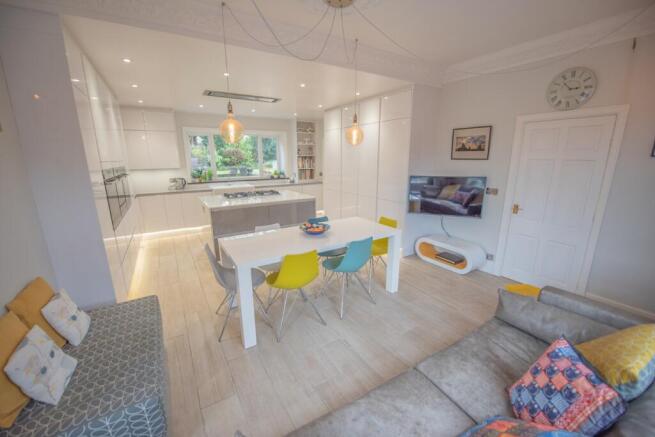 4 bed Detached for sale Image 7