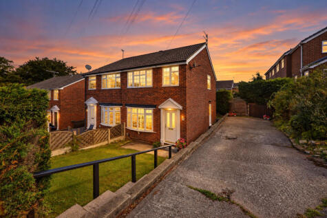 Greenacre Park Avenue, Leeds, LS19