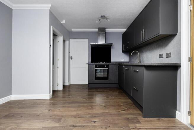 3 bed Semi-Detached for sale Image 8
