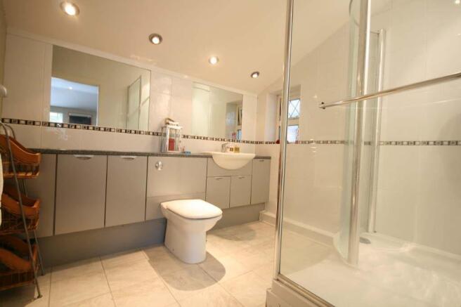 ENSUITE SHOWER ROOM/WC