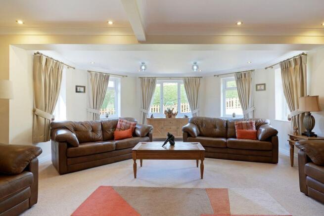 4 bed Detached for sale Image 11
