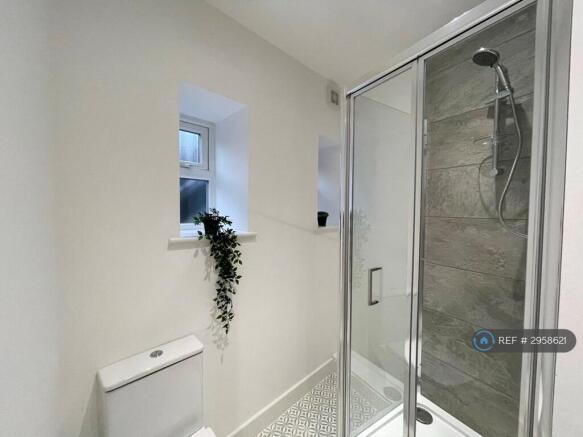 Studio to rent Image 12