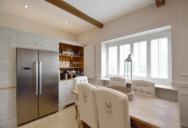 5 bed Detached for sale Image 9