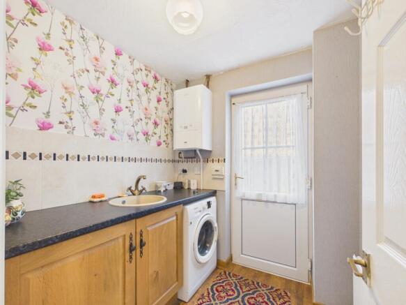 4 bed Detached for sale Image 11