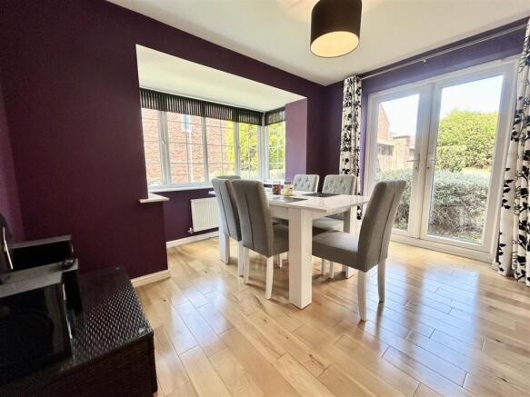 4 bed Detached for sale Image 9