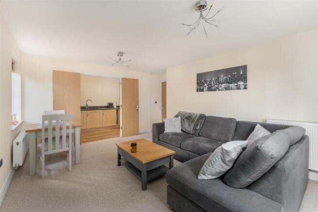 10 Janet Blunt House, Twyford -10.jpg
