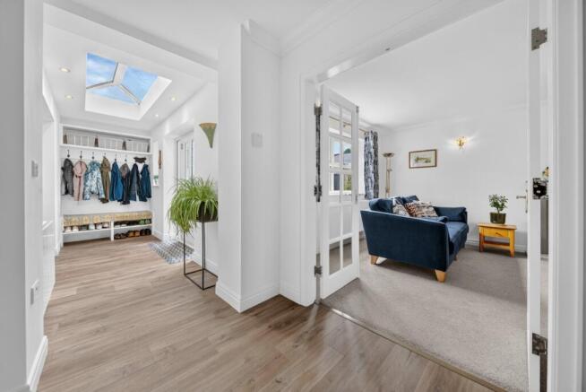 5 bed Detached for sale Image 9