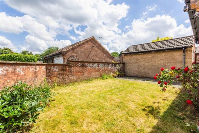 4 bed Detached for sale Image 11