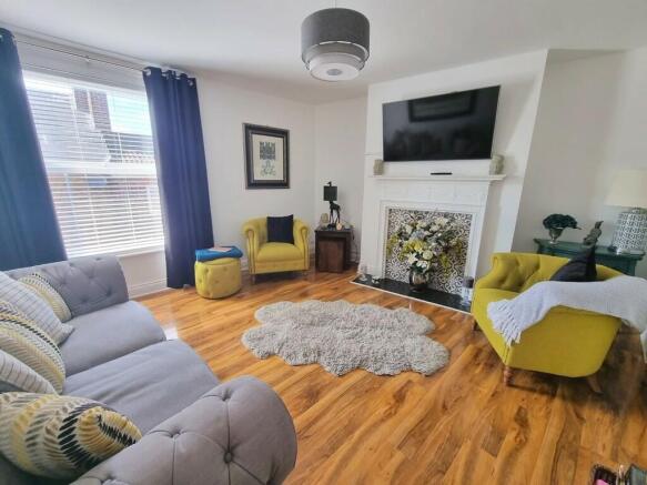 2 bed Flat for sale Image 4