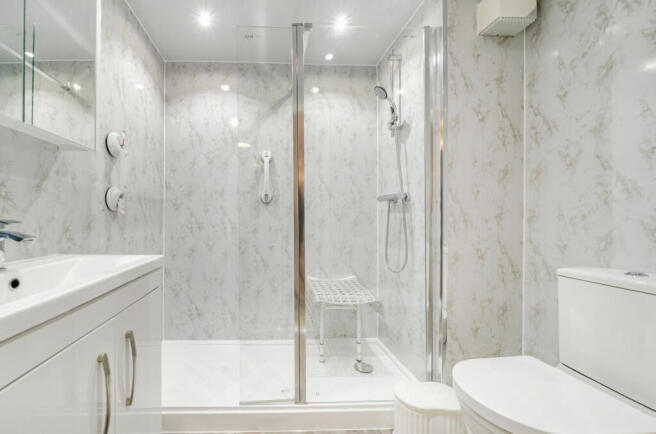 2 bed Flat for sale Image 9