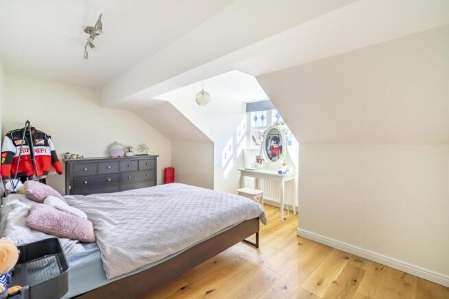 4 bed Detached to rent Image 7
